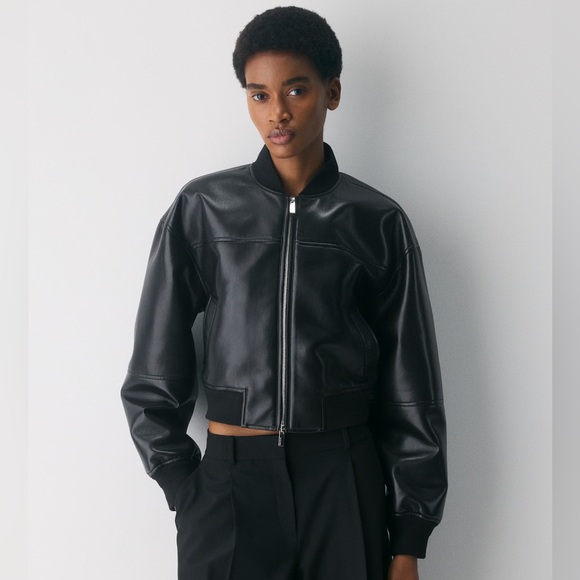 Aritzia Jackets & Blazers - Aritzia Babaton Synergy Bomber